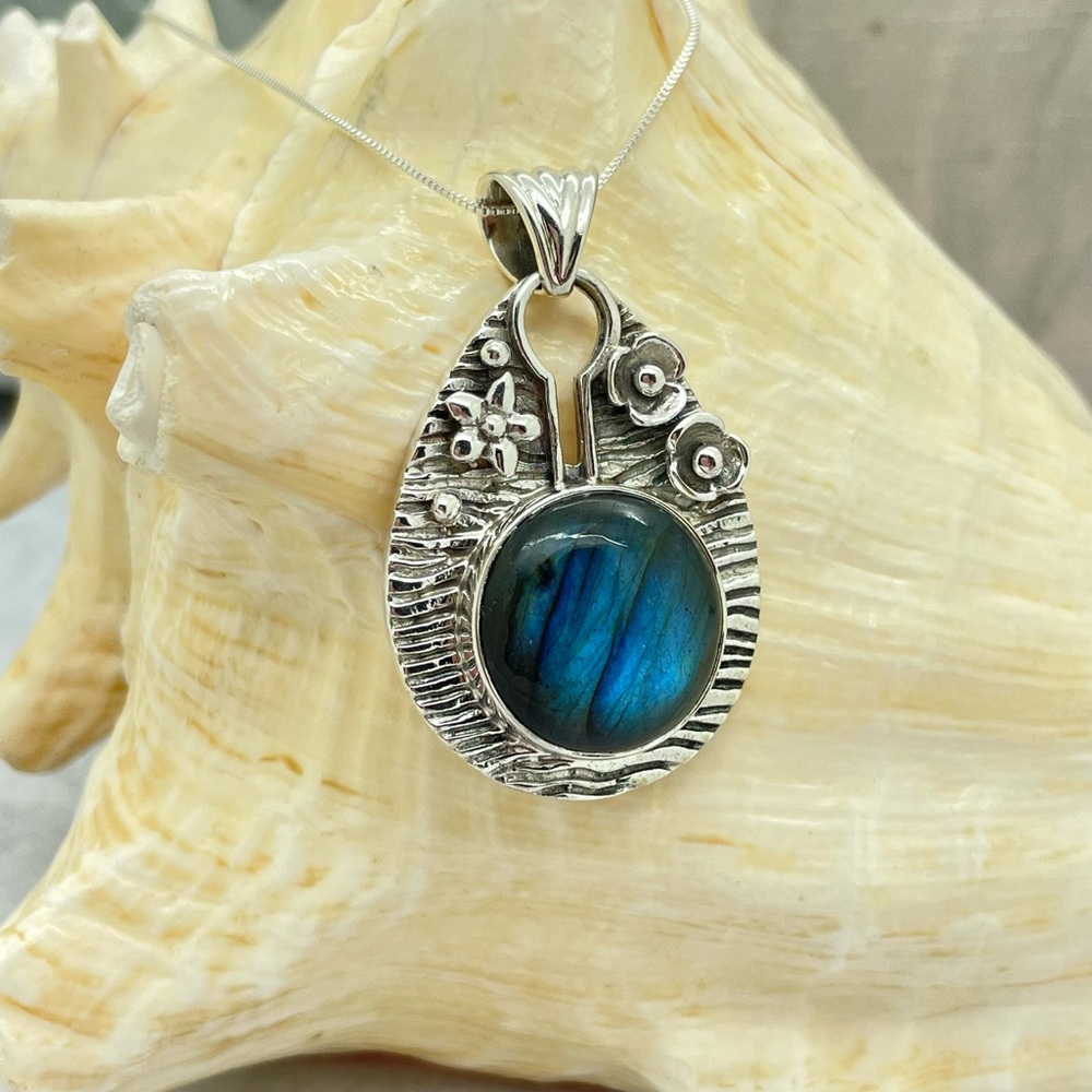 Labradorite Pendant in Sterling Silver